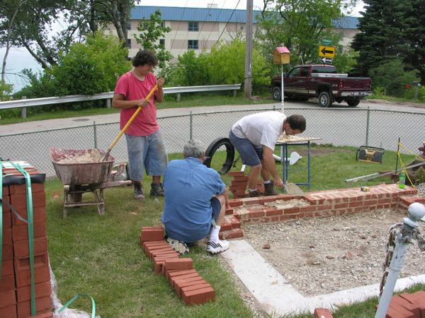 images/Oil_House/10 - First bricks are laid.jpg